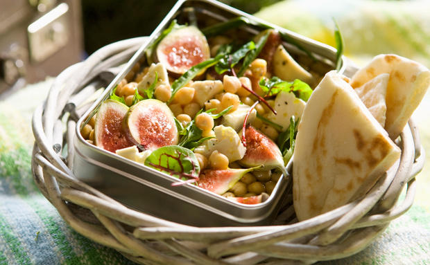 Bild: GUSTO / Dieter Brasch Kichererbsen Salat mit Feigen und Ziegenkäse