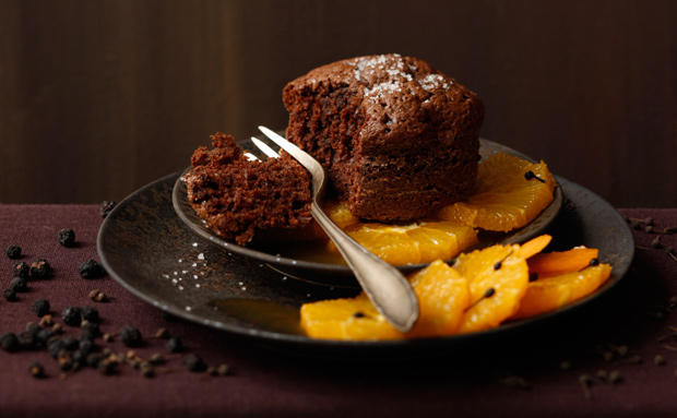 Bild: GUSTO / Theresa Schrems Schoko-Pfeffer-Kuchen mit Orangen-Pfeffer-Punsch