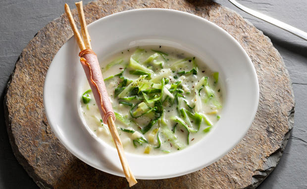 Bild: GUSTO / Michael Markl Krautsuppe mit Grissini