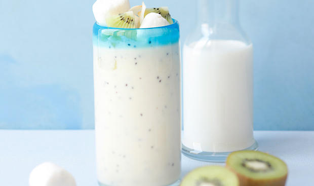 Bild: GUSTO / Theresa Schrems Marshmallow-Milkshake mit Kiwi