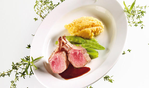 Bild: GUSTO / Stefan Liewehr Lammrücken mit Polenta
