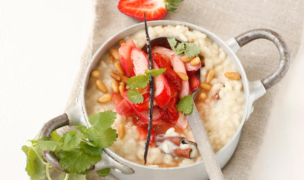 Bild: GUSTO / Theresa Schrems Erdbeer-Rhabarber-Risotto