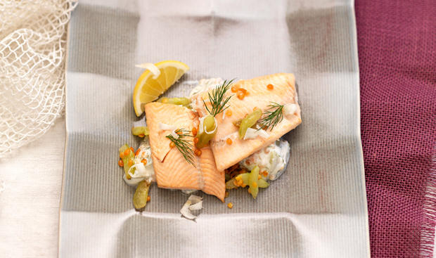 Bild: GUSTO / Eisenhut & Mayer Kren-Schorgurken mit Saiblingsfilet