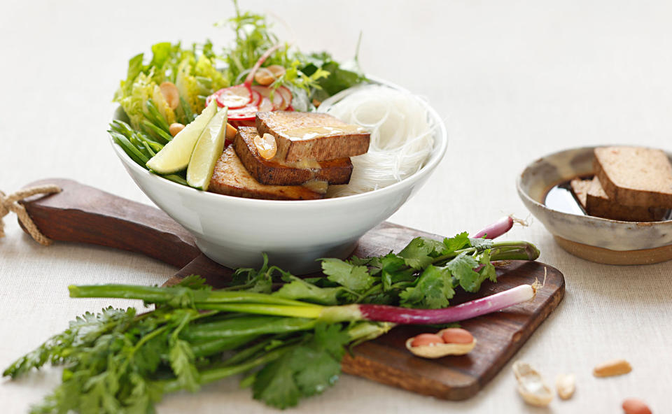 Reisnudelsalat mit Tofu