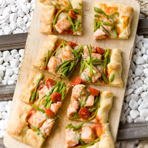 Spargelpizza mit Lachs