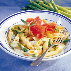 Penne mit Spargel und Prosciutto