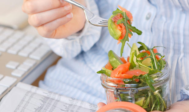 Bild: GUSTO / Theresa Schrems Avocado-Lachs-Salat