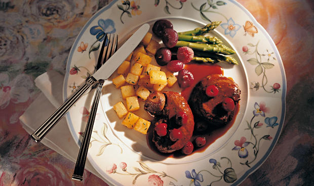 Bild: GUSTO / Liewehr Stefan Steaks vom Maibock mit Portweinsauce