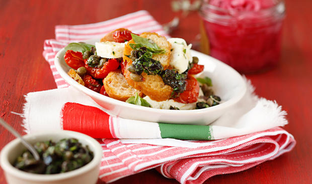 Paradeiser-Brotsalat mit Ricotta