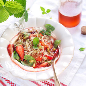 Erdbeer-Quinoa-Salat mit Minze