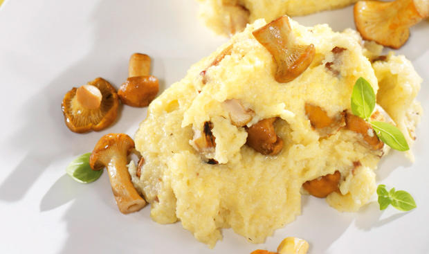 Cremige Polenta mit Eierschwammerln