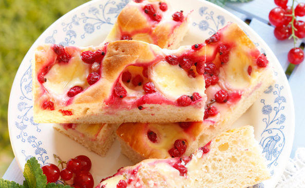 Bild: GUSTO / Theresa Schrems Vanille-Ribiselkuchen