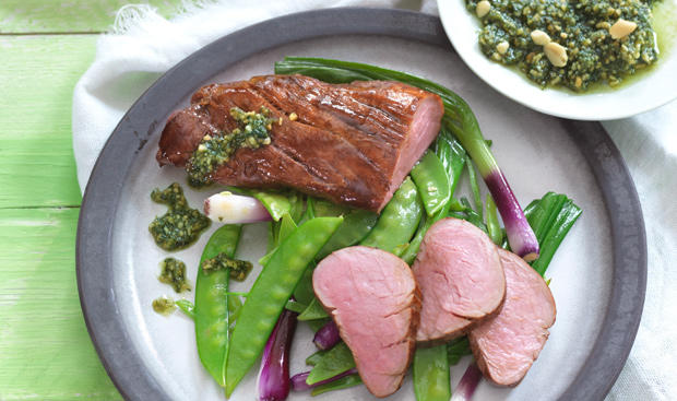 Schweinsfilet mit rotem Basilikumpesto