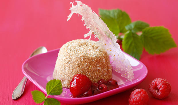 Schokolade-Parfait mit Beeren-Ragout