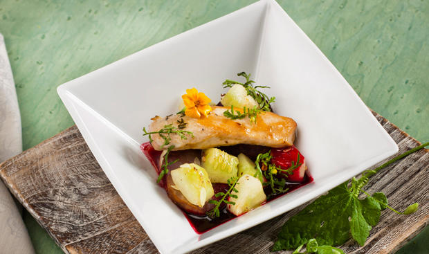 Bild: GUSTO / Markl Michael Kaninchenfilet mit Bratgurke