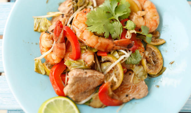 Bild: GUSTO / Schrems Theresa Wok mit Garnelen und Schweinsfilet