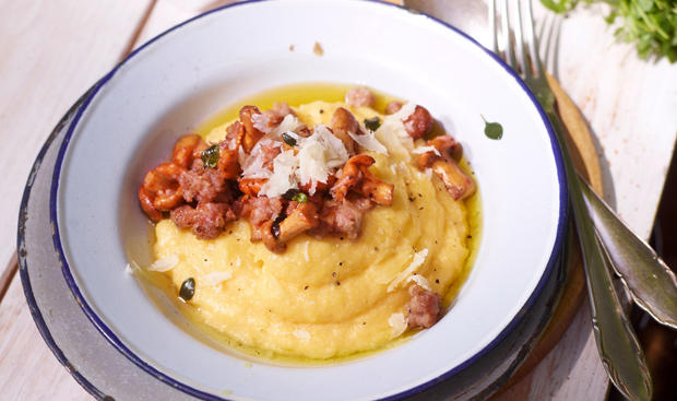 Polenta mit Pilzen und Salsiccia