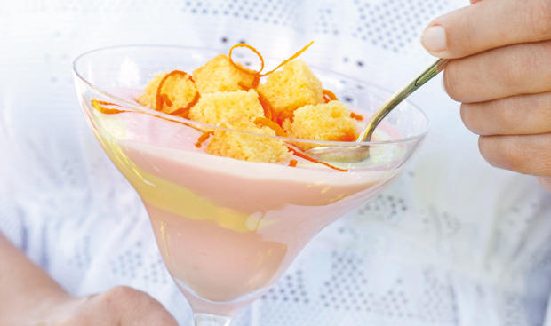 Bild: GUSTO / Schrems Theresa Tequila Sunrise-Creme mit Kuchen