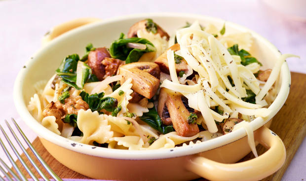 Bild: GUSTO / Dieter Brasch Farfalle mit Mangold und Nüssen