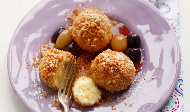 Topfenknödel mit Trauben