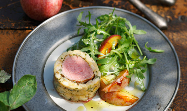 Bild: GUSTO / Eisenhut & Mayer Kalbsfilet in der Apfelhülle