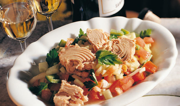 Bild: GUSTO / Liewehr Stefan Thunfisch-Salat