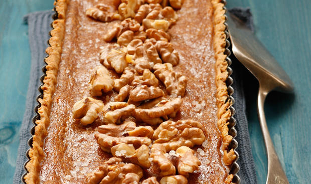 Bild: GUSTO / Schrems Theresa Walnuss-Karamelltarte mit Meersalz