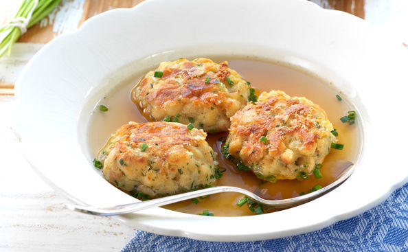 Rindsuppe mit Kaspressknödeln