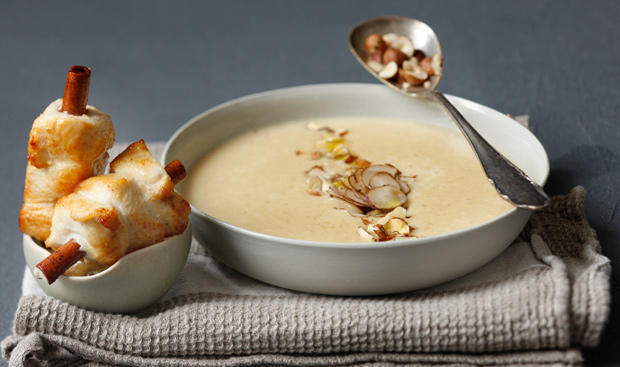 Topinambursuppe mit Hühner-Zimt-Spieß