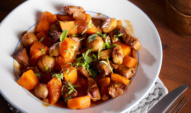 Bild: GUSTO / Dieter Brasch Rehragout mit Kürbis und Maroni