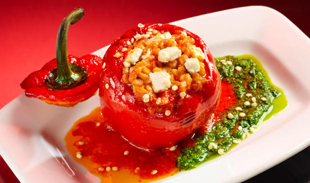 Bild: GUSTO / Stefan Liewehr Gefüllte Paprika mit Einkornreis