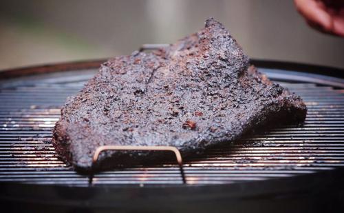 Bild: G+J Digital Production Brisket auf dem Smoker