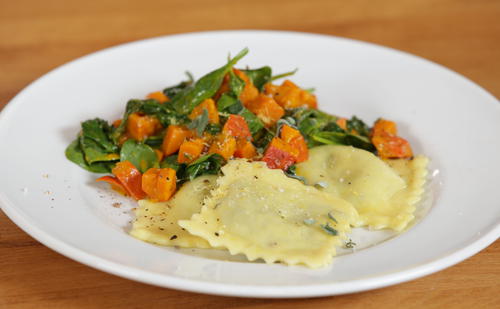 Bild: G+J Digital Products Vegane Ravioli mit Herbstgemüse