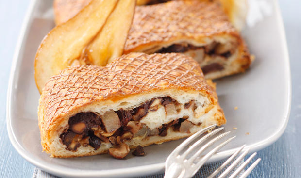 Bild: GUSTO / Schrems Theresa Nuss-Schoko-Birnenstrudel