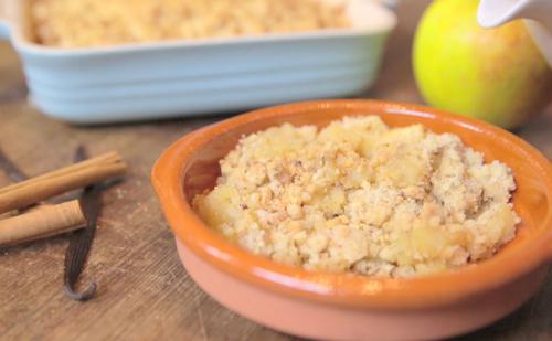 Bild: G+J Digital Products/Timo Moritz Apple-Crumble mit Vanillesauce