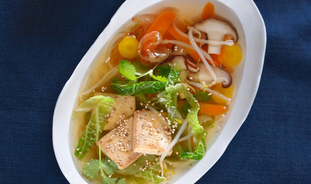 Asia-Gemüsesuppe mit Tofu