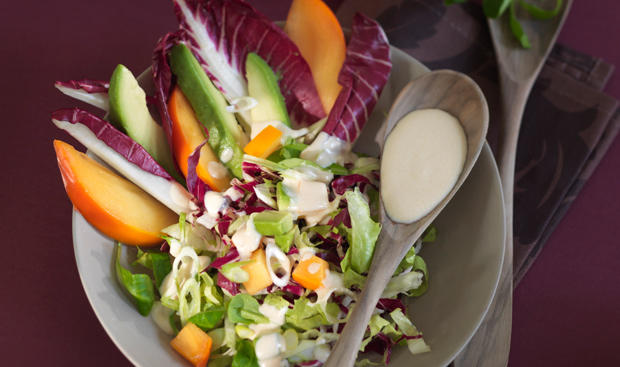 Endivien-Radicchio-Salat mit Avocado und Sharonfrucht