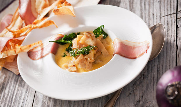 Bild: GUSTO / Brasch Dieter Pastinakensuppe mit geräuchertem Wildschweinrücken