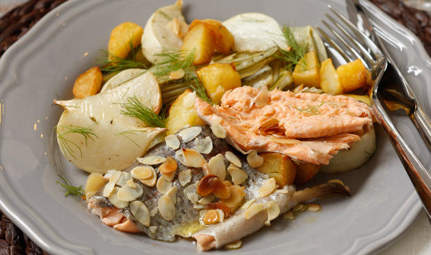 Bild: GUSTO / Schrems Theresa Lachsforelle mit Mandeln und Fenchel