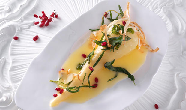 Bild: GUSTO / Koeb Ulrike Pastinake mit Knusperkräutern