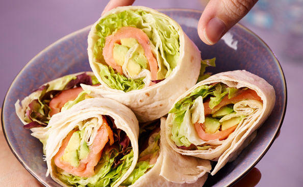 Lachs-Avocado-Wraps • Rezept • GUSTO.AT