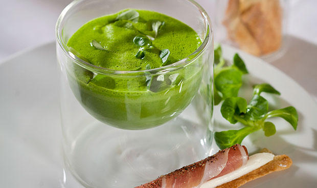Bild: GUSTO / Dieter Brasch Vogerlsalat-Suppe