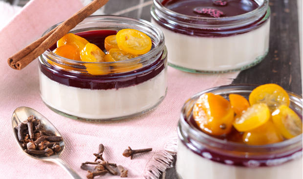 Zimt-Panna cotta mit Glühweingelee