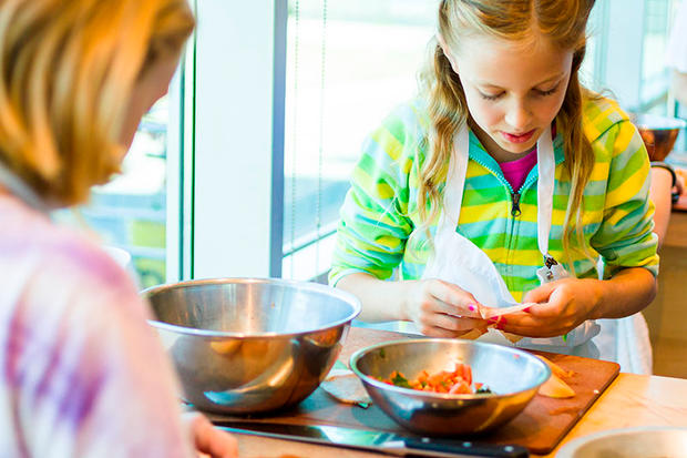 Bild: Shutterstock GUSTO Kochcamp für Kinder