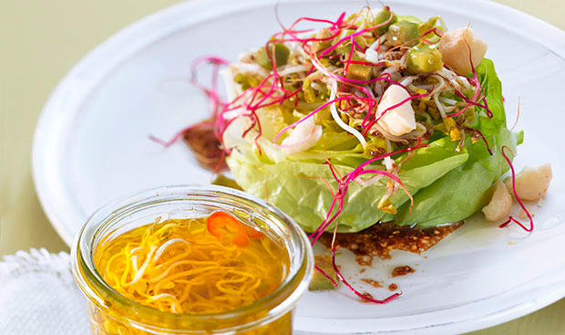 Salat mit gebratenen Sprossen