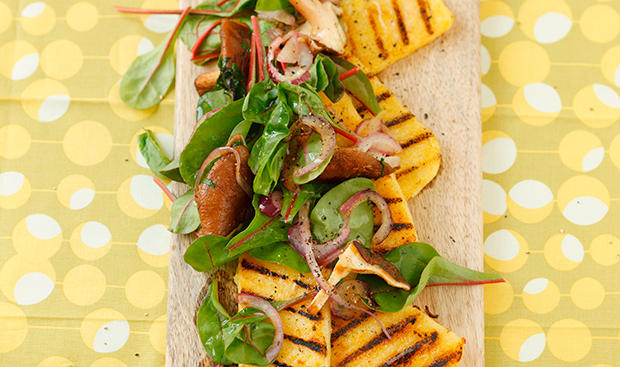 Gegrillte Polenta mit Shiitake und Mangold