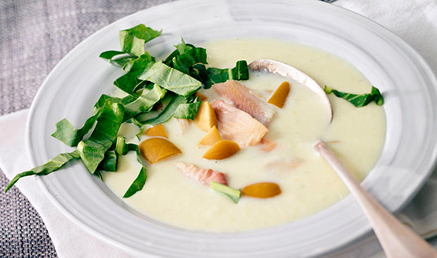 Bild: GUSTO / Dieter Brasch Kohlrabisuppe mit Forelle