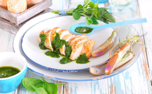 Bild: GUSTO / Ulrike Köb Huhn mit Sauce verte