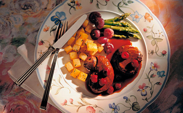 Steaks vom Maibock mit Portwein-Sauce und gebratenen Erdäpfeln