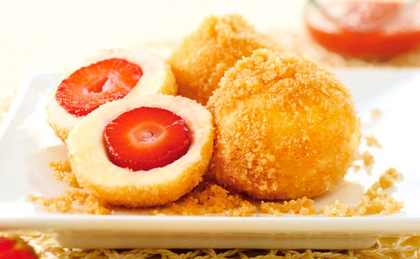 Erdbeer-Topfen-Knödel mit Erdbeersauce • Rezept • GUSTO.AT